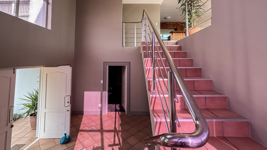 To Let 5 Bedroom Property for Rent in Myburgh Park Western Cape